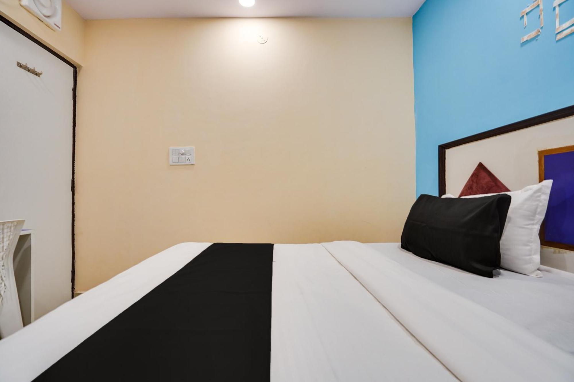 Super Hotel O Hotel Gold Star New Delhi Exteriör bild