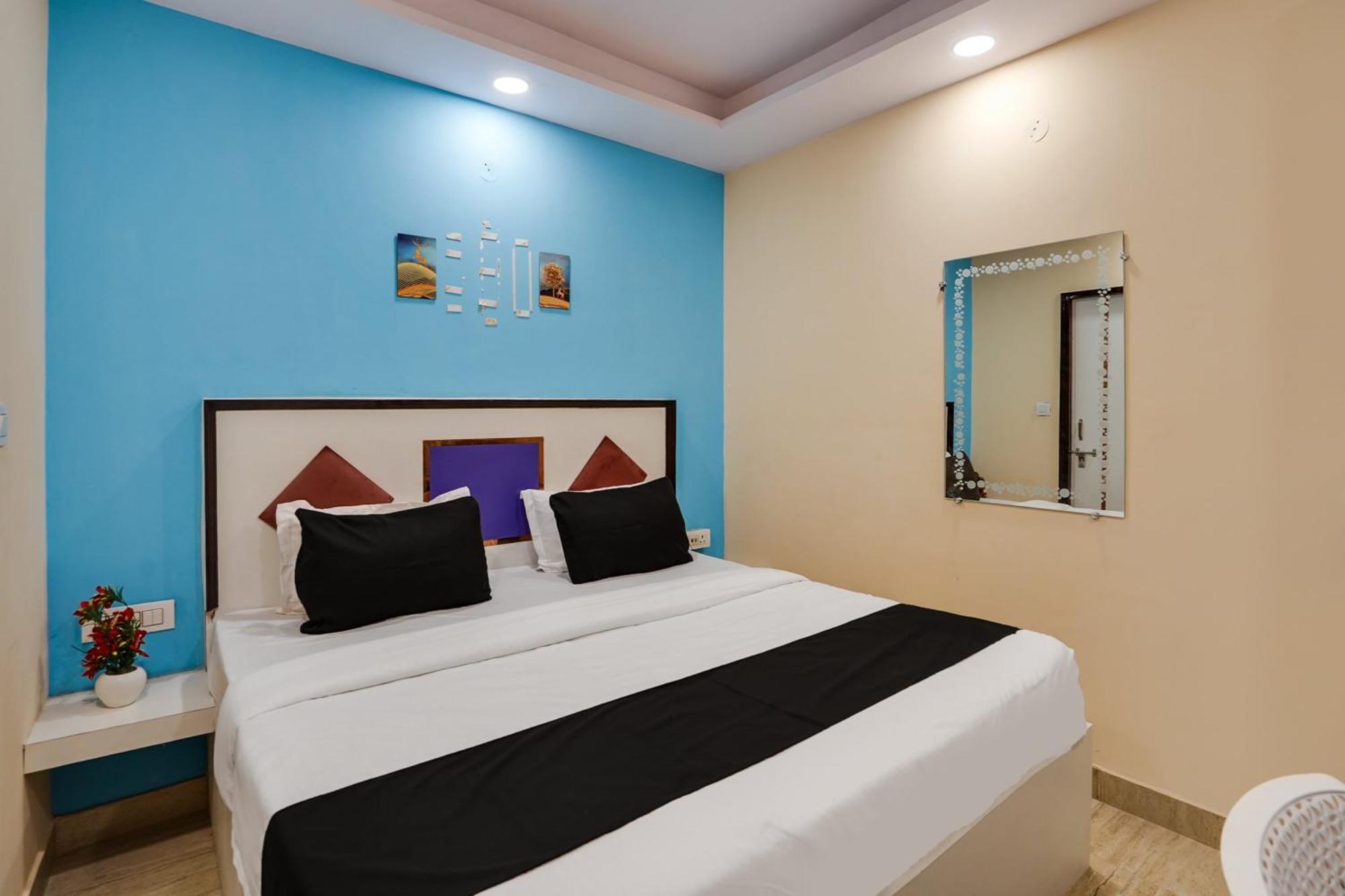 Super Hotel O Hotel Gold Star New Delhi Exteriör bild
