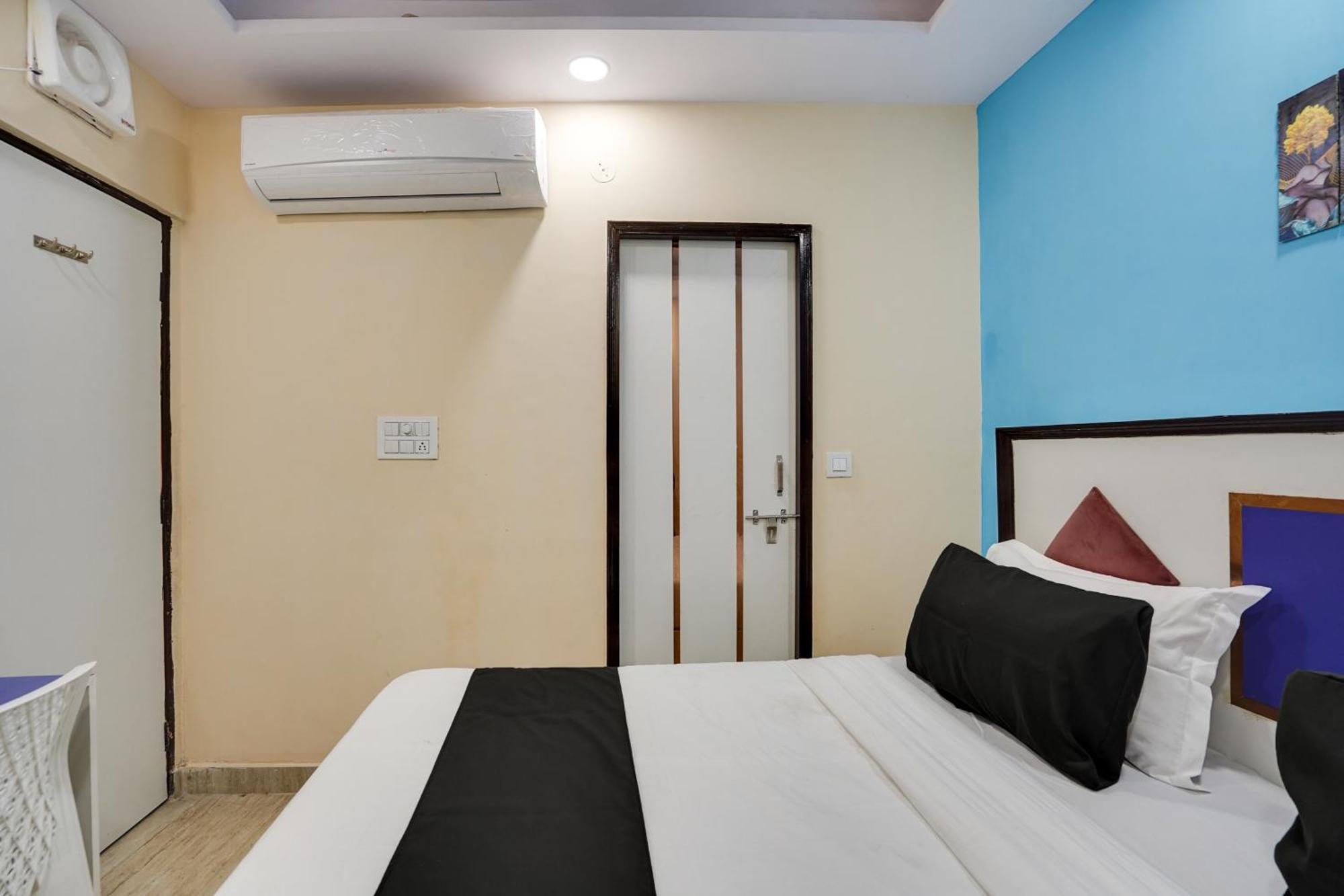 Super Hotel O Hotel Gold Star New Delhi Exteriör bild