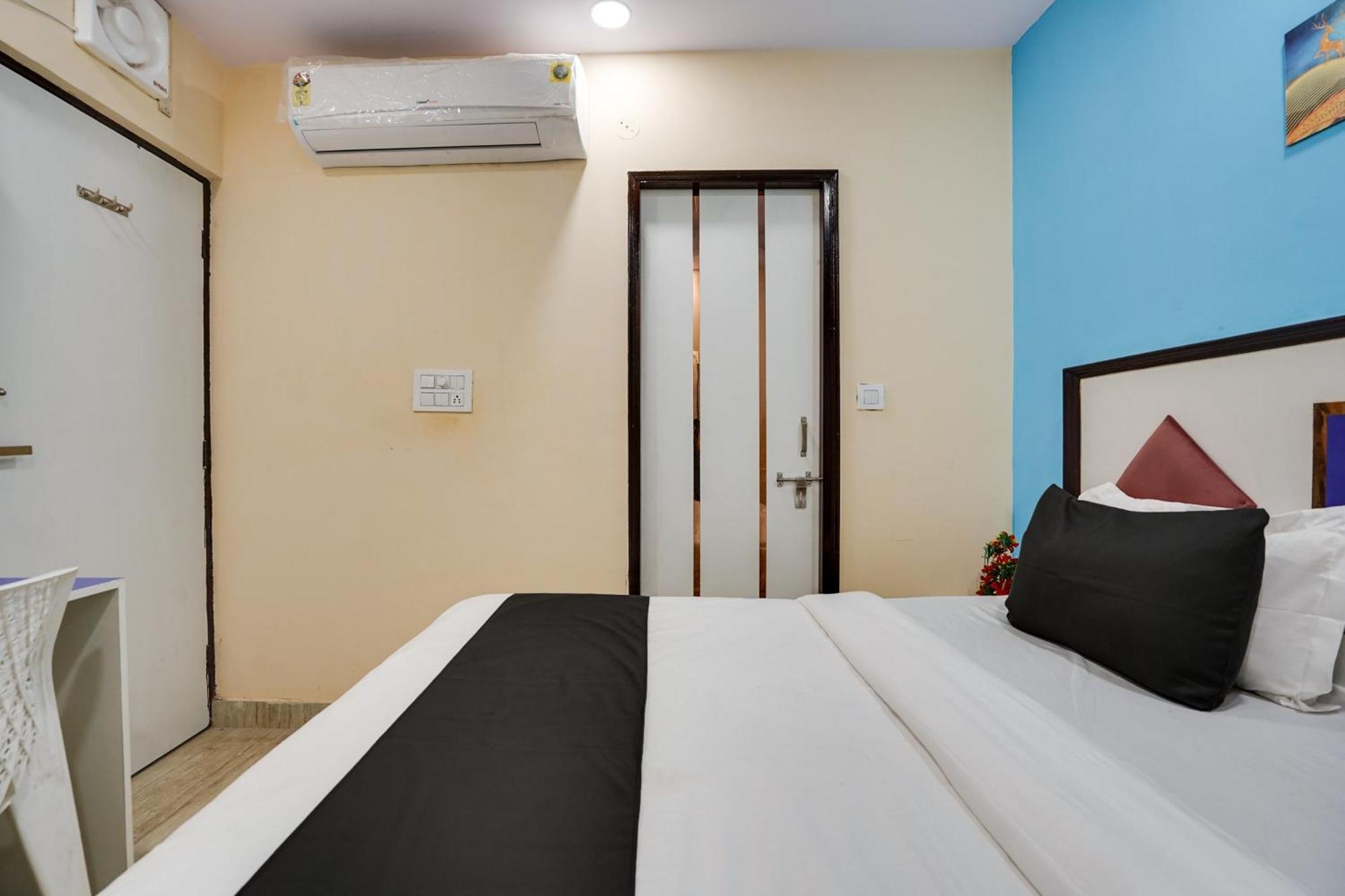 Super Hotel O Hotel Gold Star New Delhi Exteriör bild